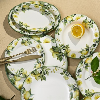 European Vintage Charm: How Curated Tables Are Shaping Hospitality