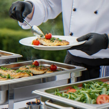 How to Transport Hot Food Safely While Retaining Quality 