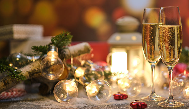 Reward Hospitality | Gold Christmas Table Decor