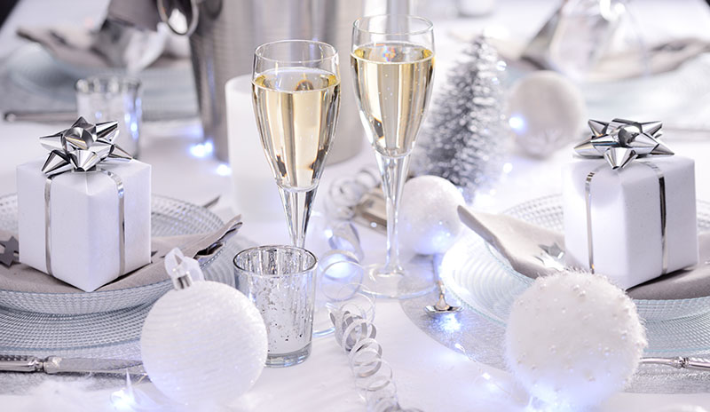 Reward Hospitality | White Christmas Table Decor